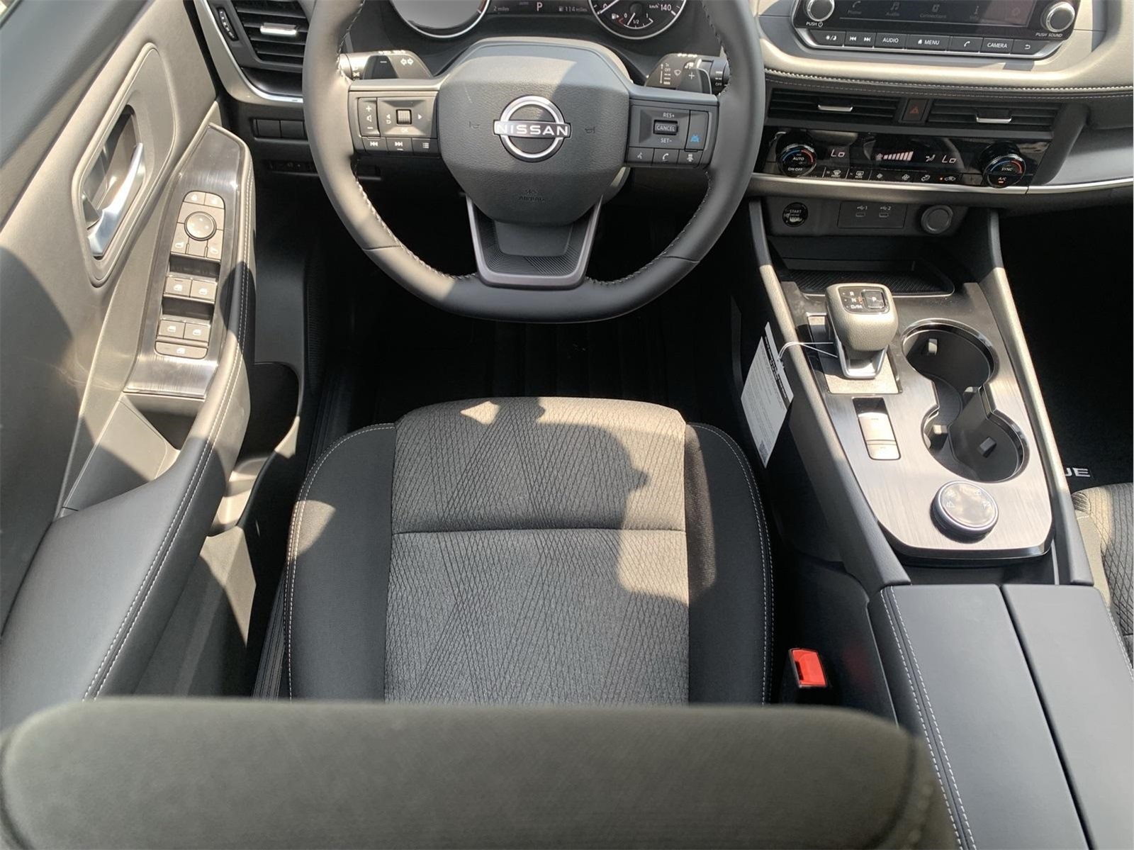 2026 Nissan Rogue SV photo 22