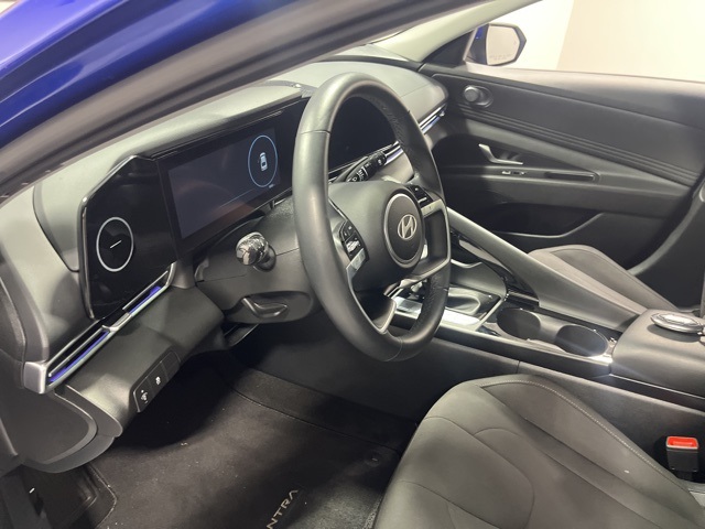 2025 Hyundai Elantra SEL Convenience photo 8