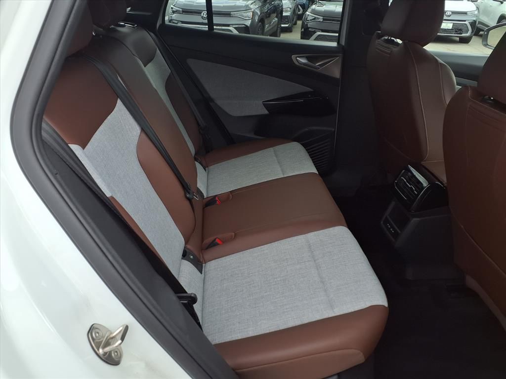 2023 Volkswagen ID.4 Pro photo 19