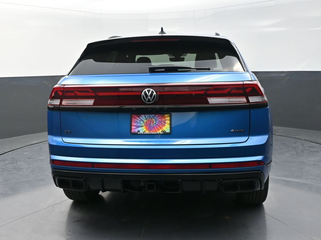 2025 Volkswagen Atlas Cross Sport SEL R-Line photo 3