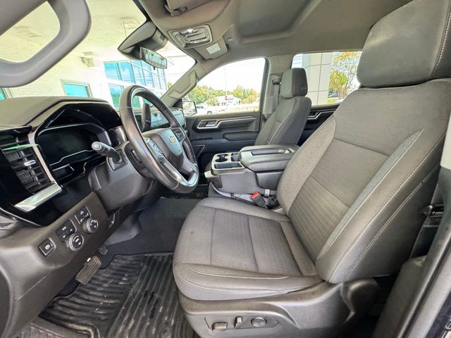 2024 Toyota RAV4 XLE photo 24