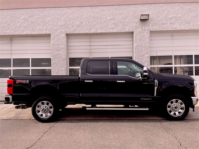 2024 Ford F-350 Super Duty Lariat's photo