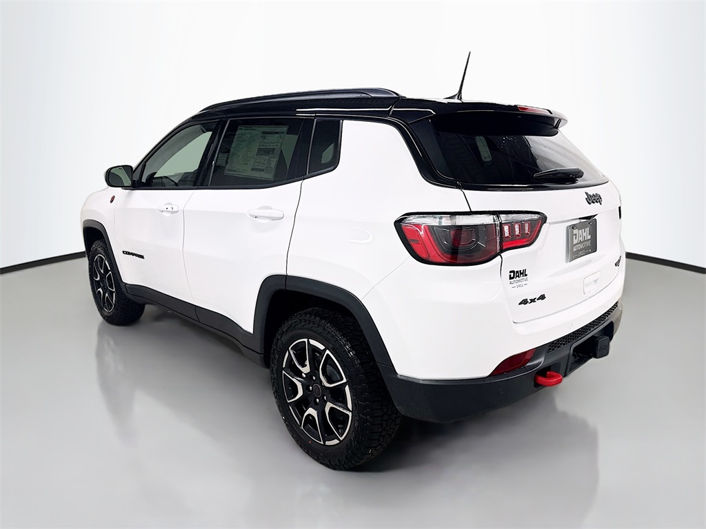 2026 Jeep Compass Trailhawk photo 4