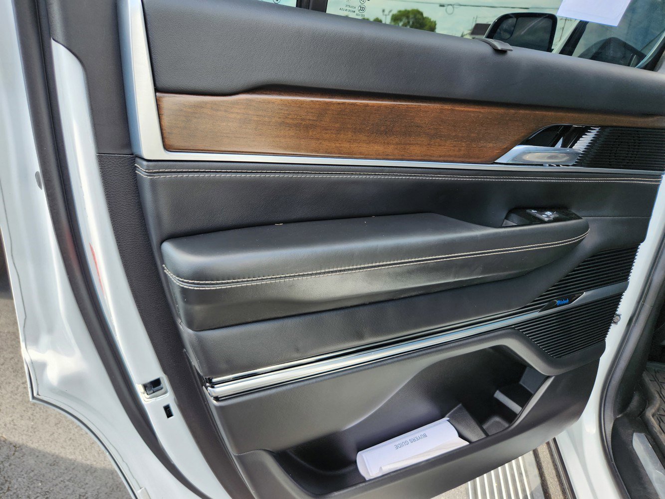 2022 Jeep Grand Wagoneer II photo 41