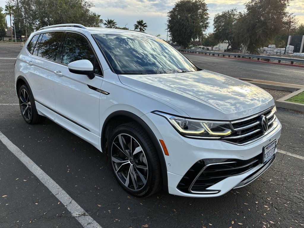2022 Volkswagen Tiguan SEL R-LINE's photo