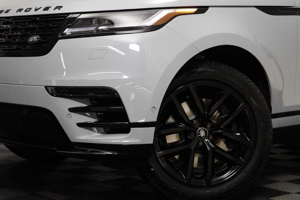 2026 Land Rover Range Rover Velar SE photo 3
