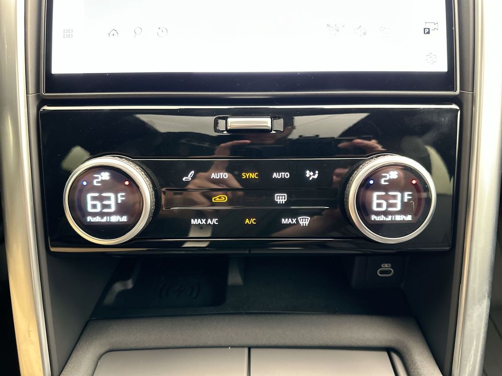 2025 Land Rover Discovery S photo 11