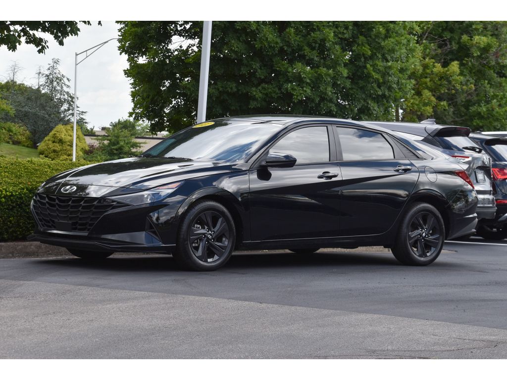 2022 Hyundai Elantra SEL Convenience photo 7