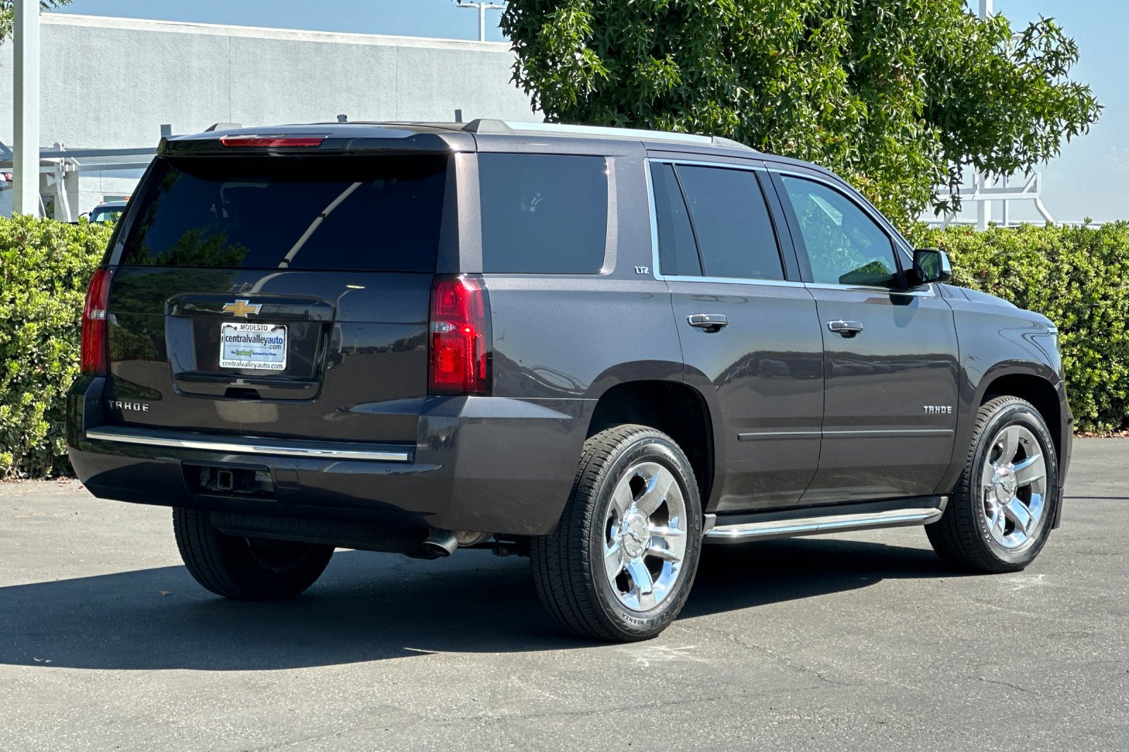 2015 Chevrolet Tahoe LTZ photo 2