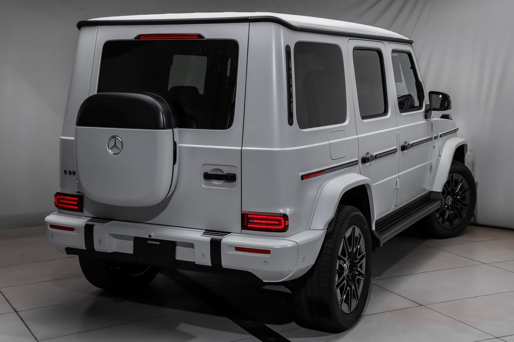2025 Mercedes Benz G photo 3