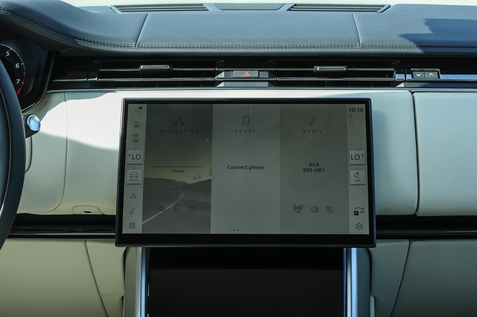 2025 Land Rover Range Rover SE photo 15