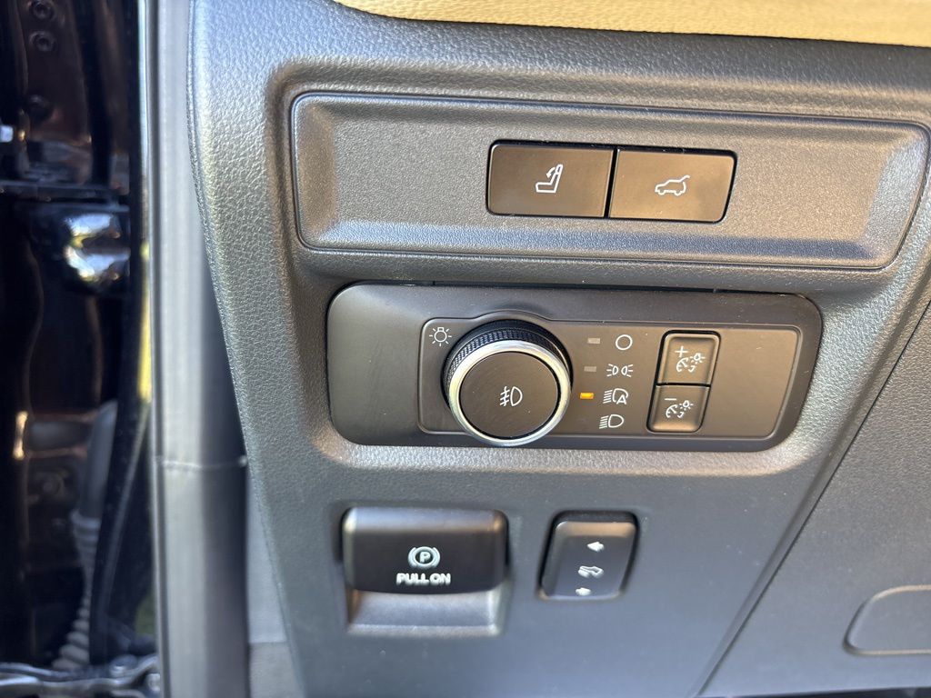 2022 Ford Expedition Limited photo 15