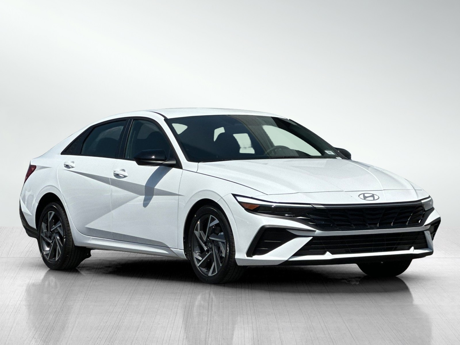 2025 Hyundai Elantra SEL Sport photo 2
