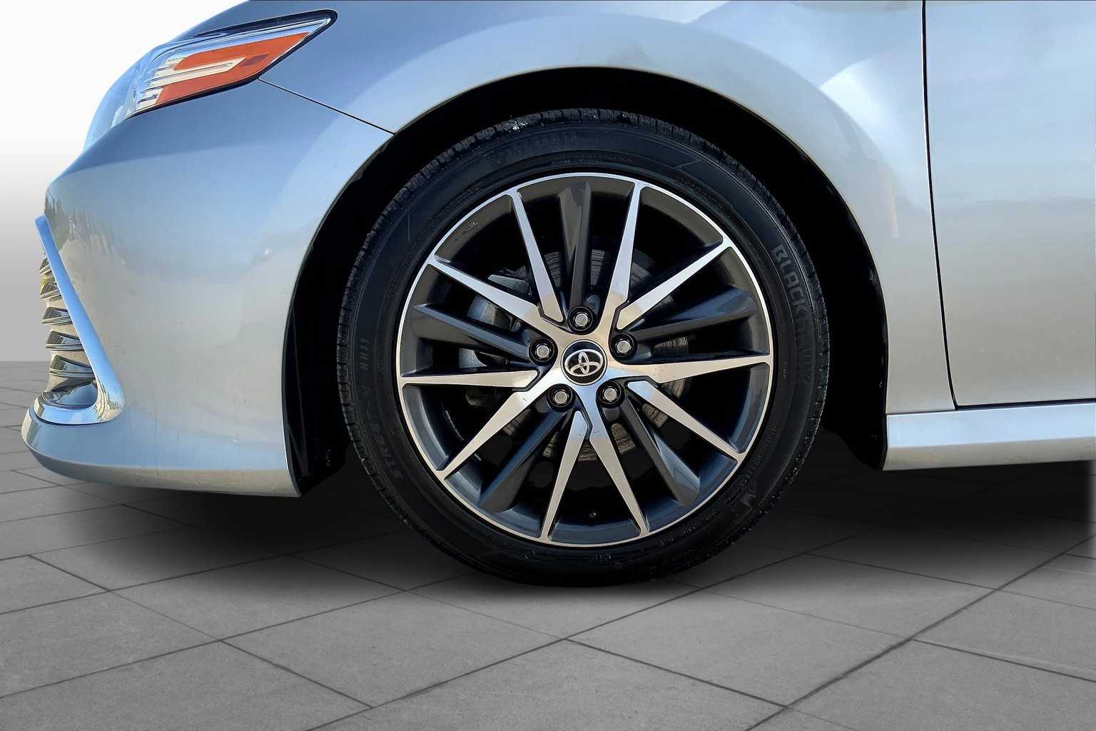 2022 Toyota Camry XLE V6 photo 10