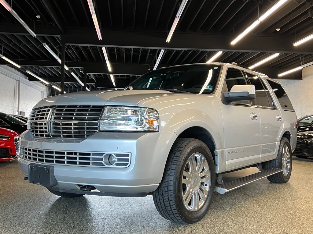 2014 Lincoln Navigator Base photo 3