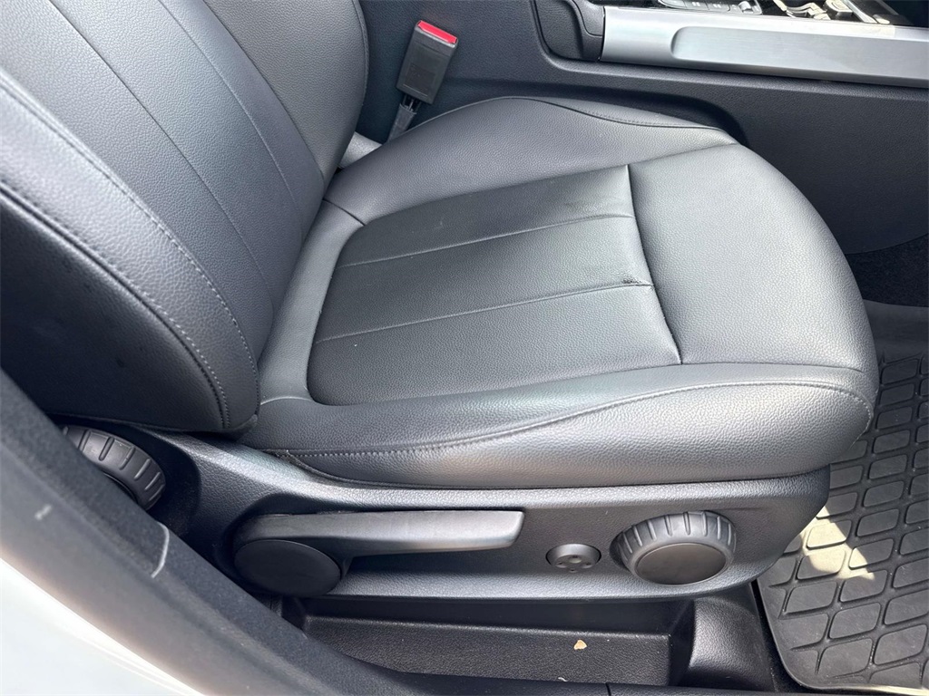 2022 Mercedes Benz GLB 250 photo 8