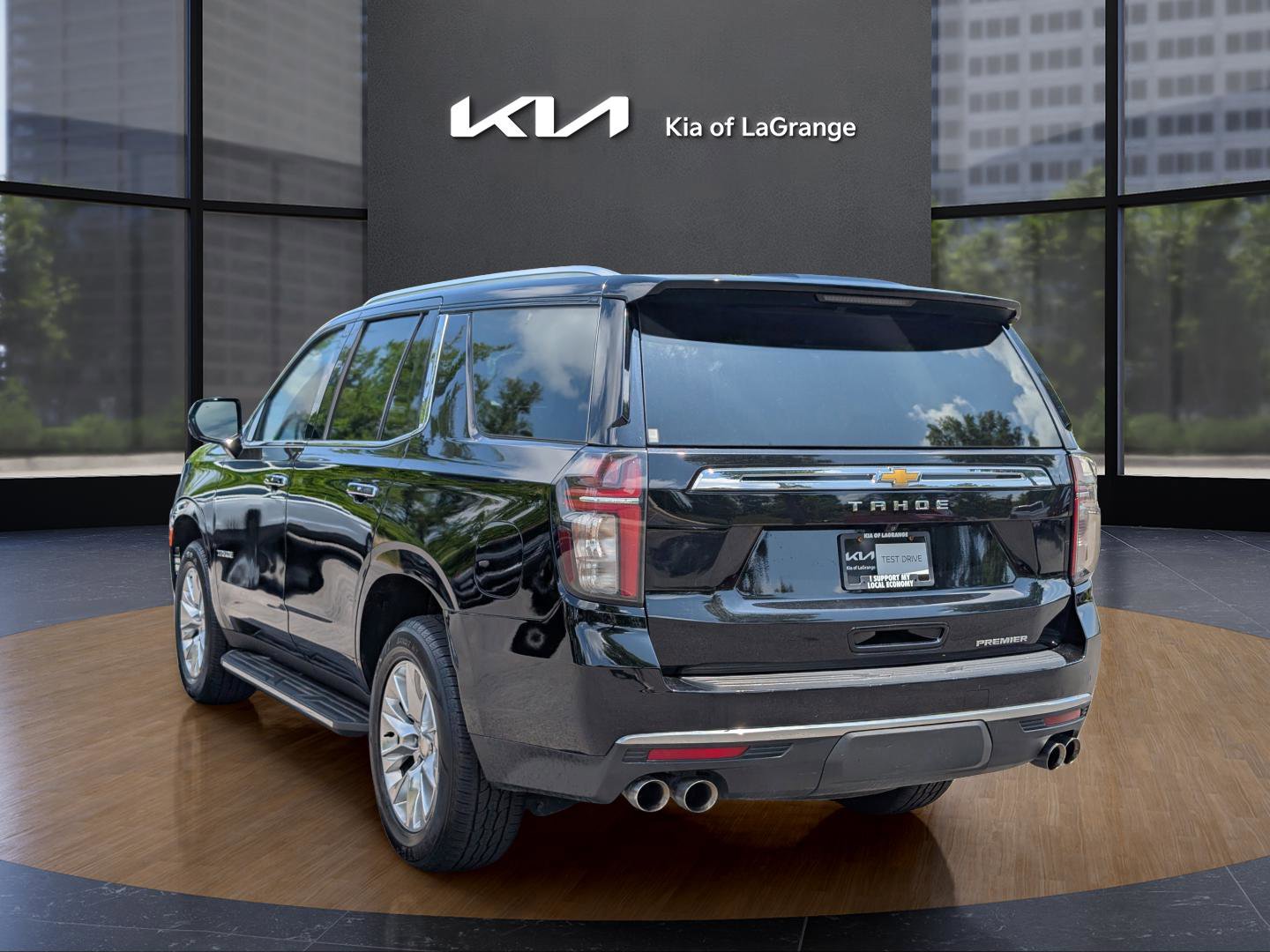 2023 Chevrolet Tahoe Premier photo 2