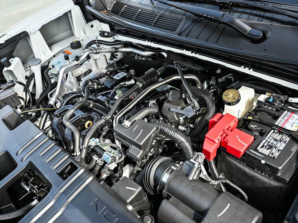 2026 Nissan Kicks SV photo 4