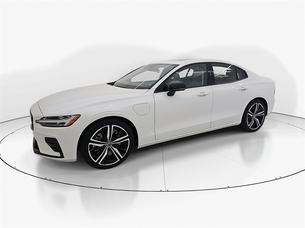 2022 Volvo S60 Recharge T8 R-Design Expression photo 9