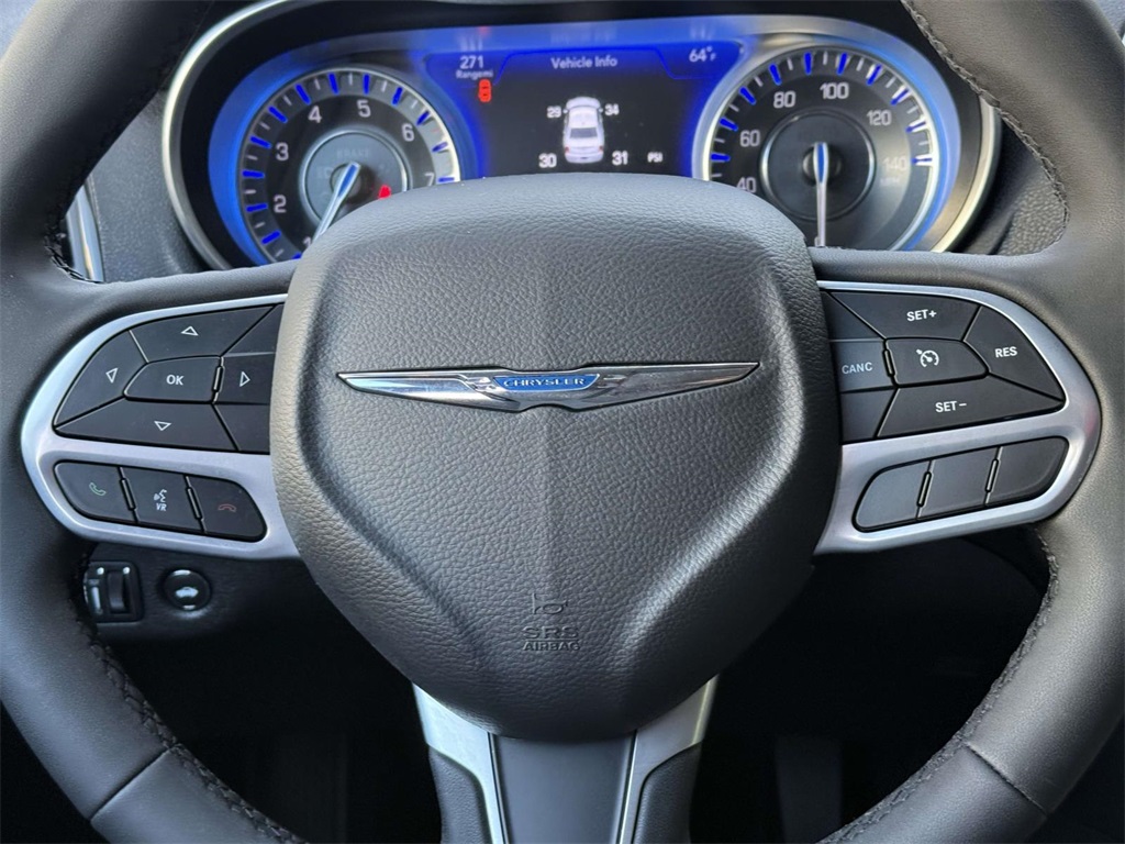 2023 Chrysler 300 Touring photo 17