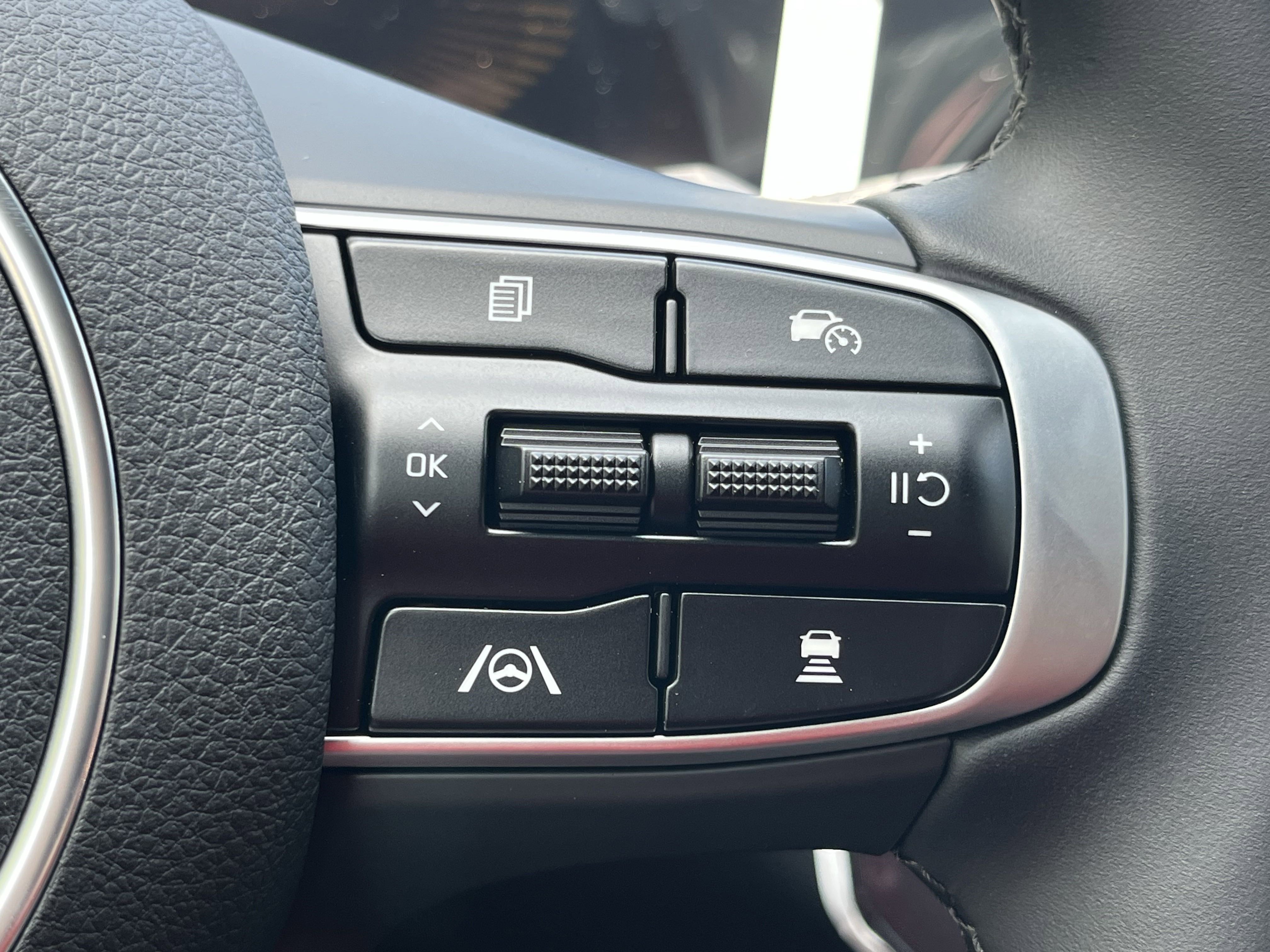 2025 Kia K5 GT-Line photo 13