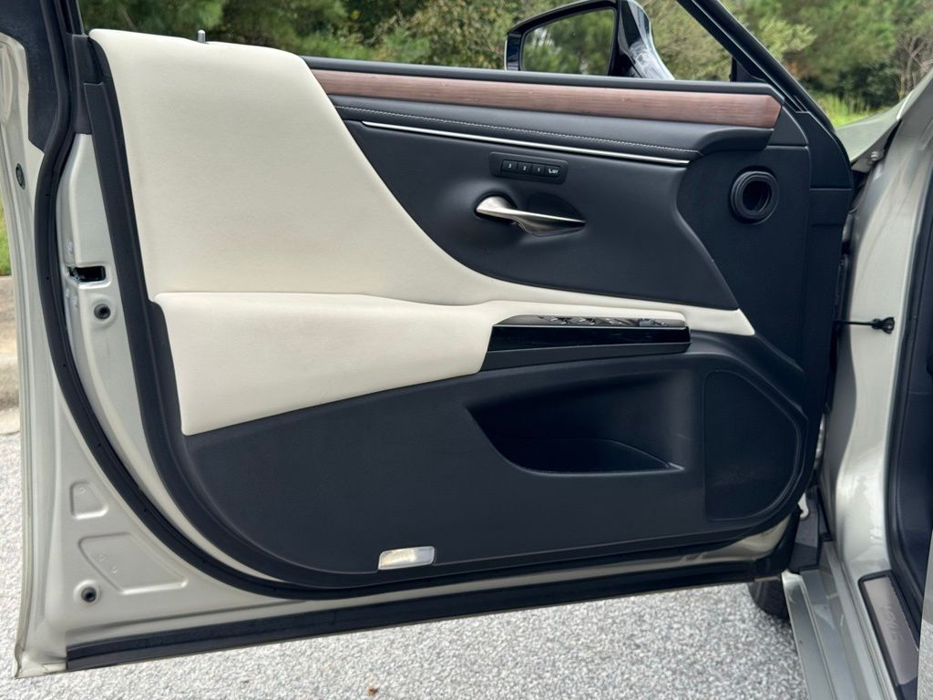 2024 Lexus ES 350 Premium photo 17