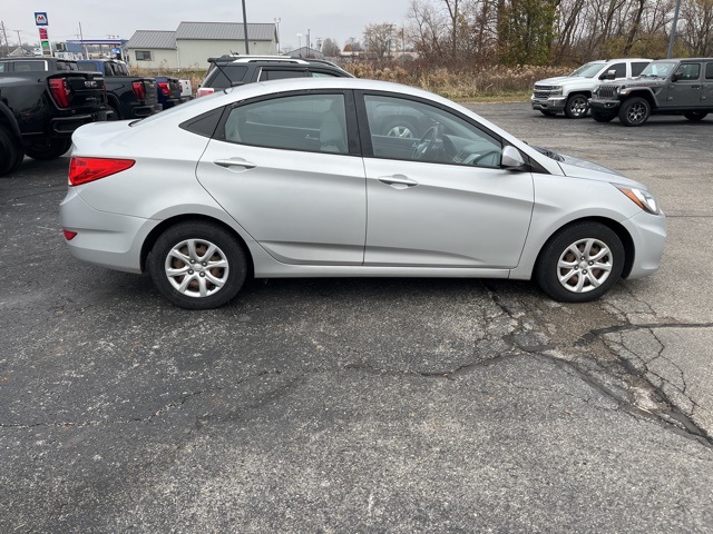 2013 Hyundai Accent GLS GS photo 2
