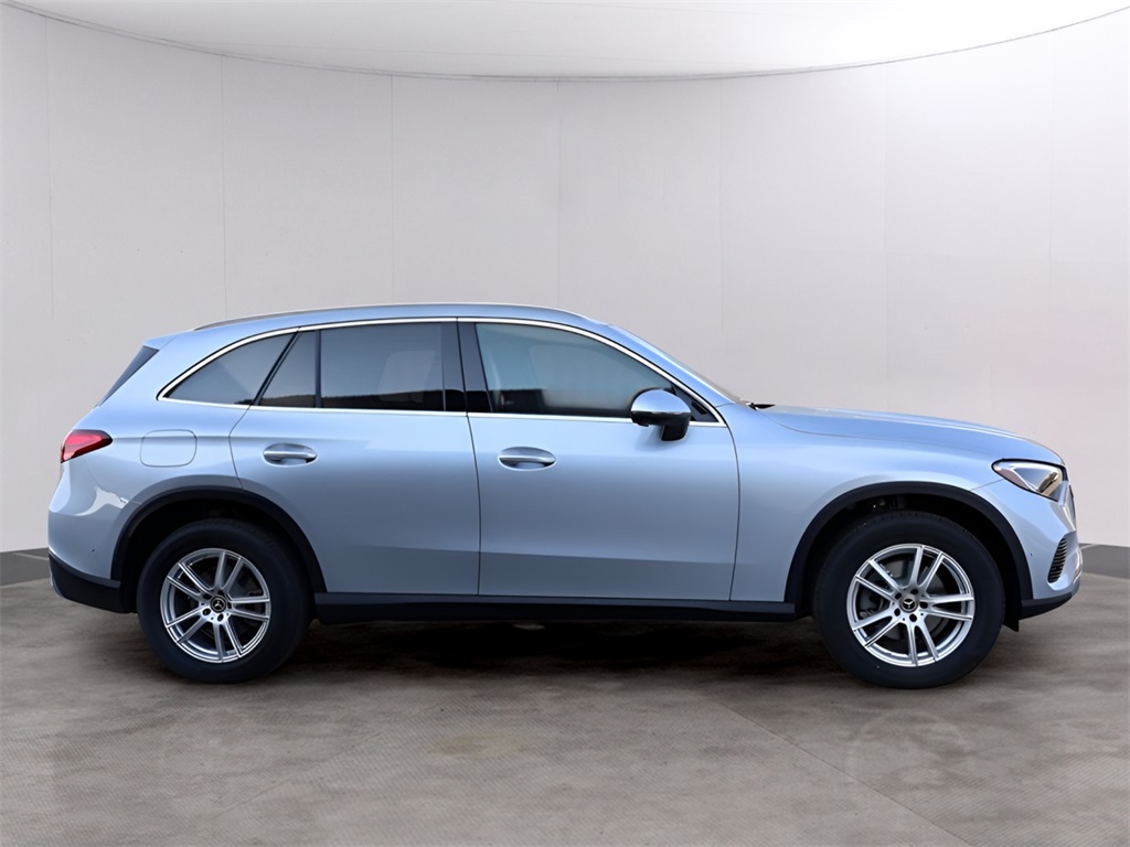 2025 Mercedes Benz GLC 300 4MATIC photo 5