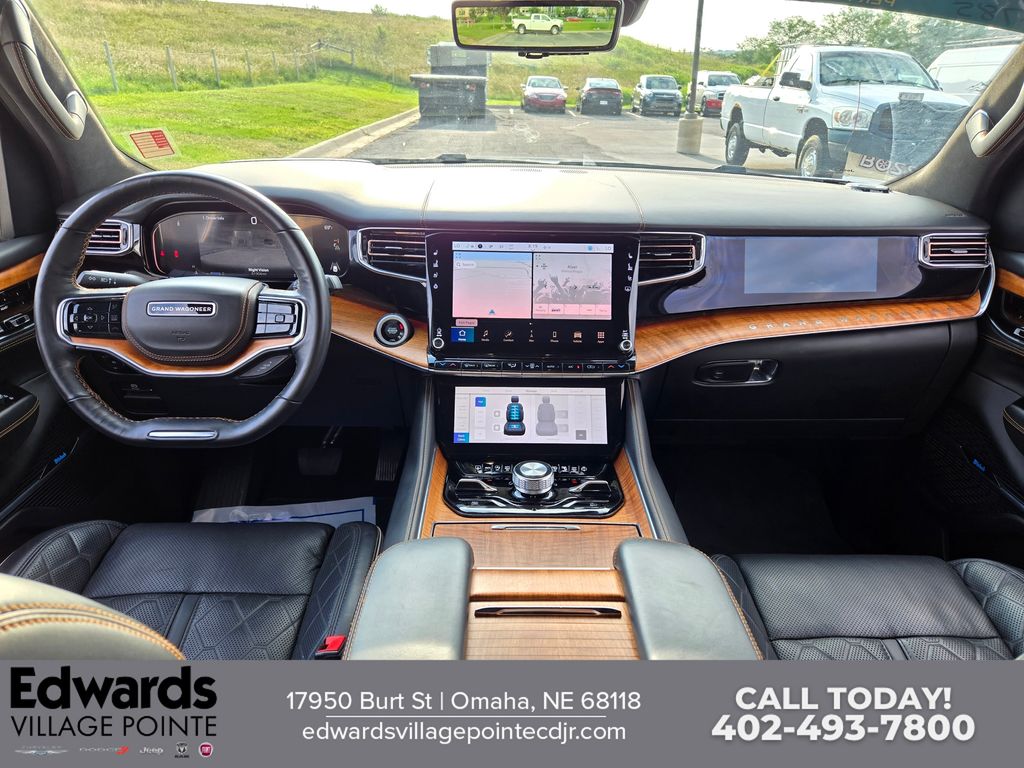 2023 Jeep Grand Wagoneer III photo 13
