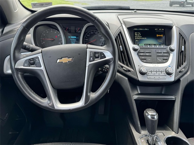 2016 Chevrolet Equinox LT photo 2