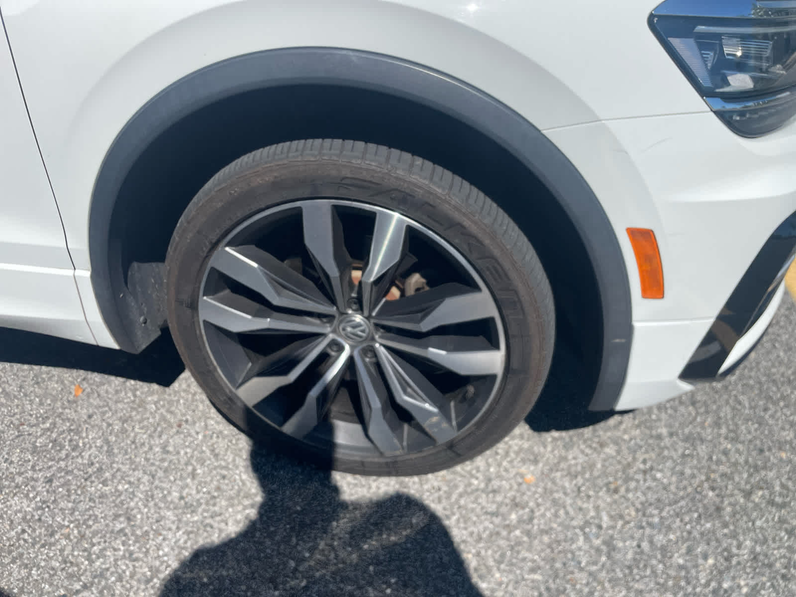 2020 Volkswagen Tiguan SEL Premium R-Line photo 4