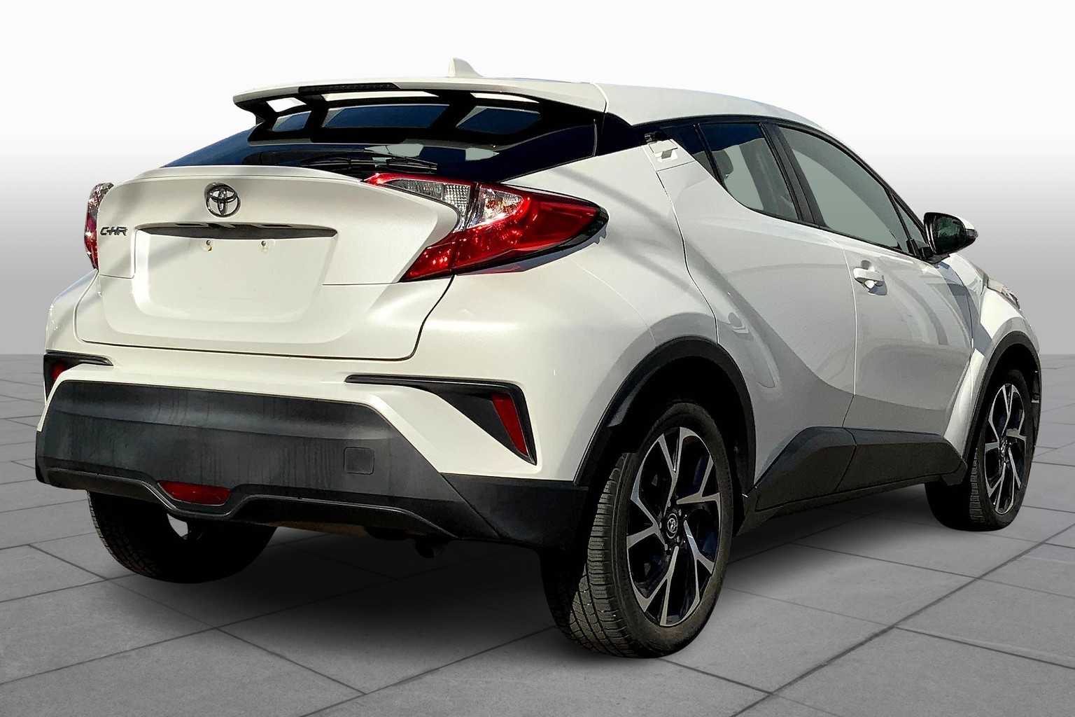 2018 Toyota C-HR XLE photo 11