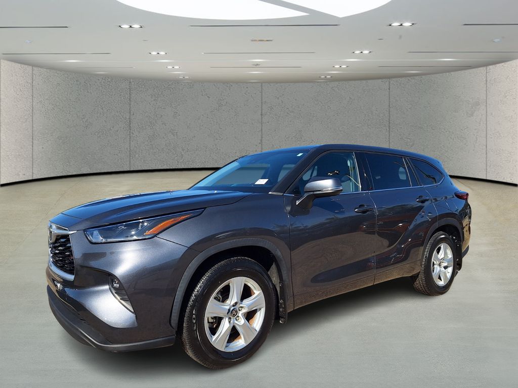 2021 Toyota Highlander LE's photo