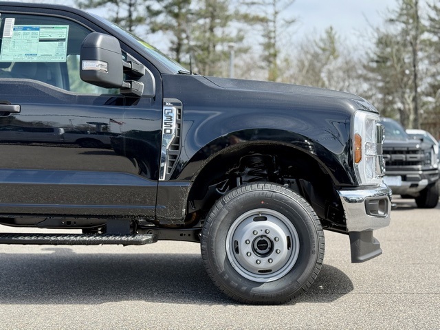 2025 Ford F-350 XL photo 2