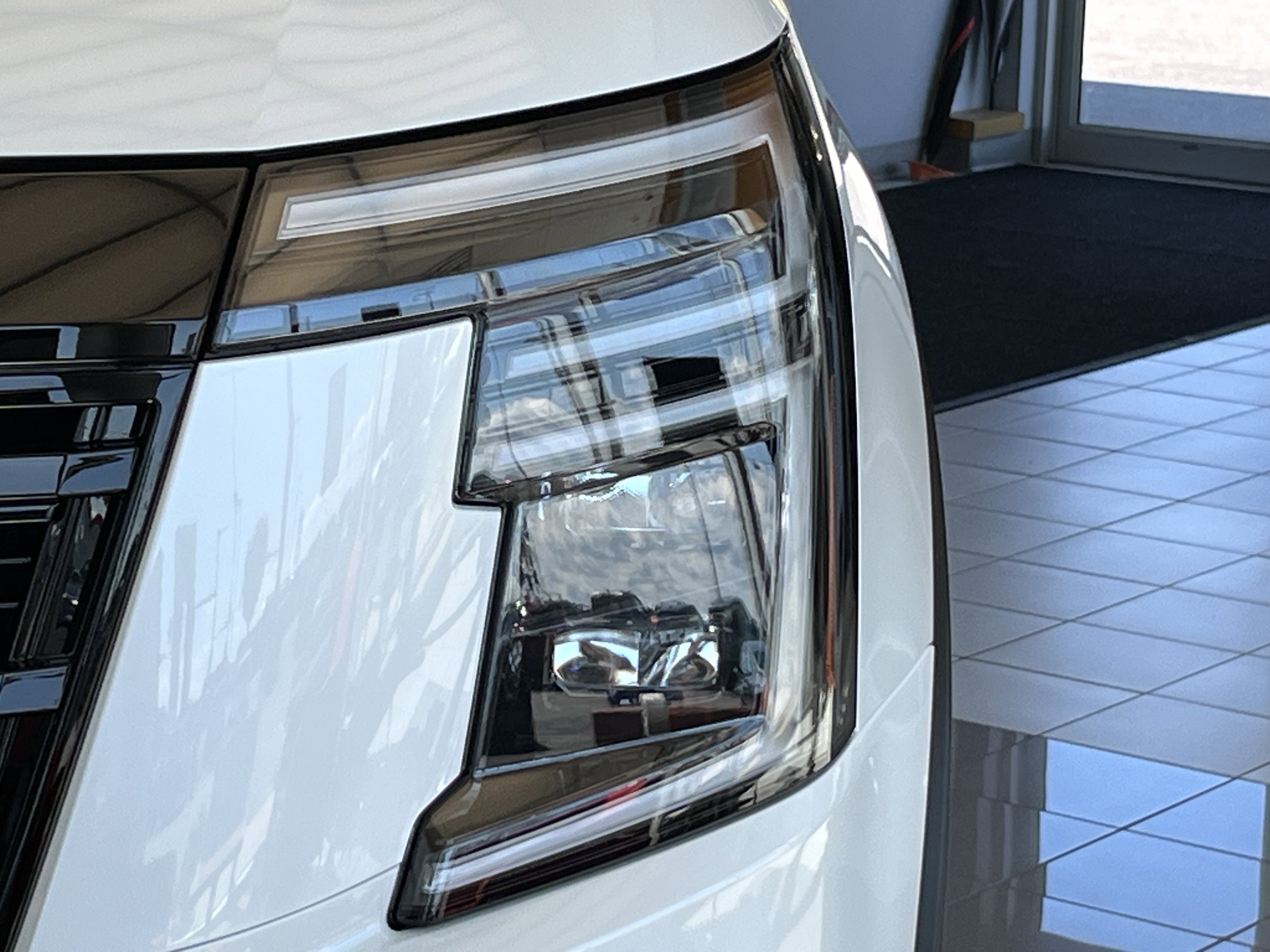2025 Nissan Armada photo 3