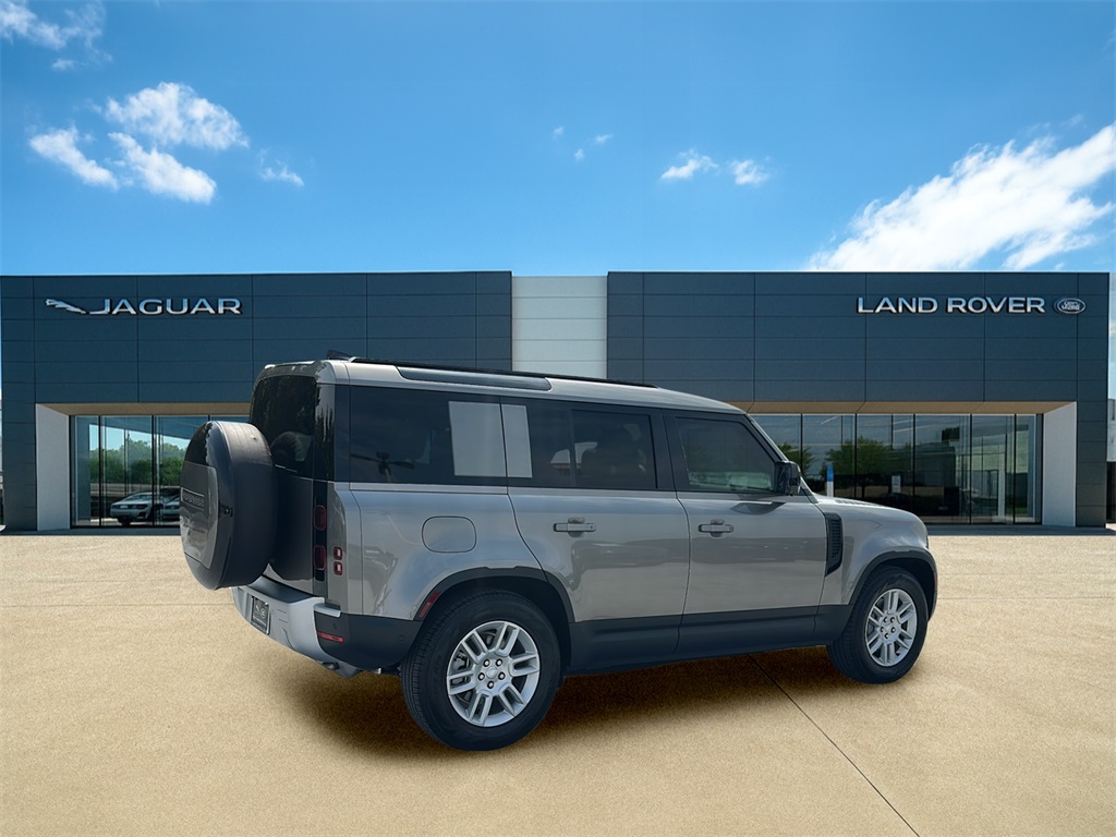 2025 Land Rover Defender 110 S photo 3