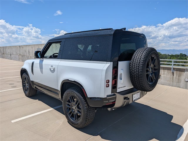 2025 Land Rover Defender 90 X-Dynamic SE photo 4