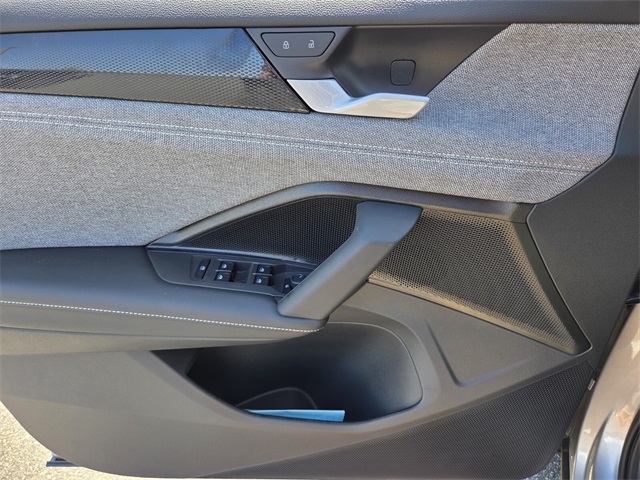 2025 Volkswagen Tiguan S photo 8