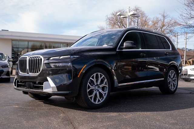 2026 BMW X7 40i's photo
