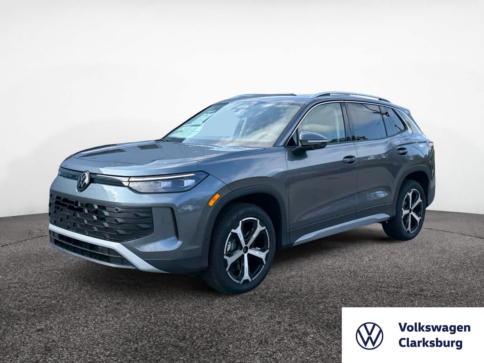 2025 Volkswagen Tiguan SE's photo