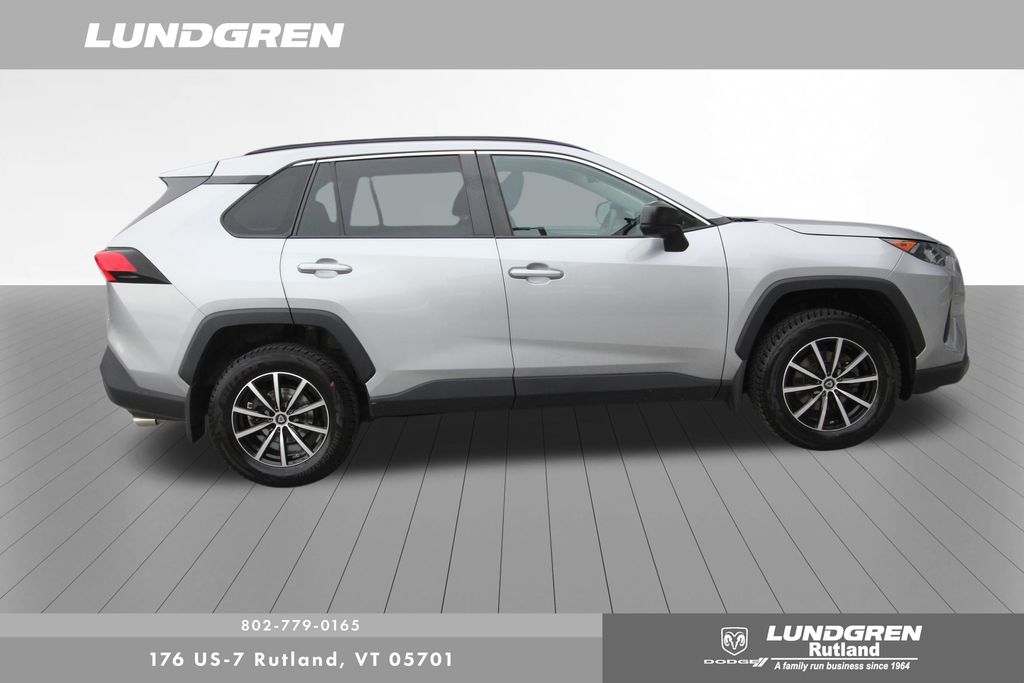 2019 Toyota RAV4 LE photo 2