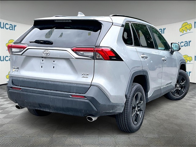 2021 Toyota RAV4 XLE photo 13