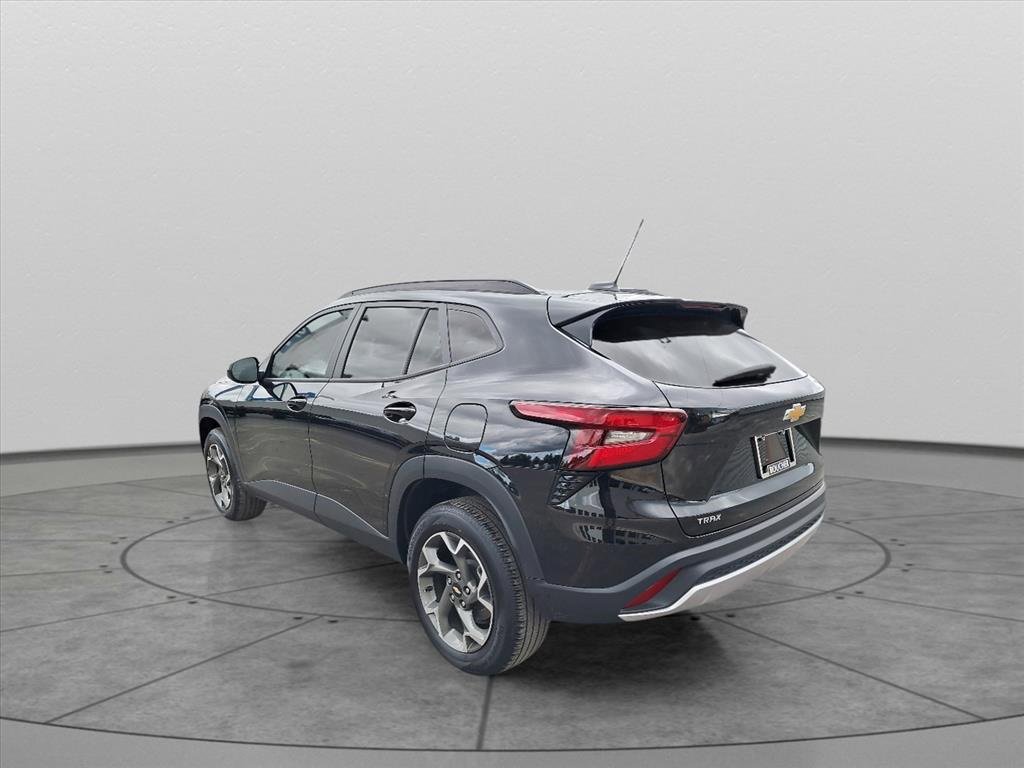 2024 Chevrolet Trax LT photo 4