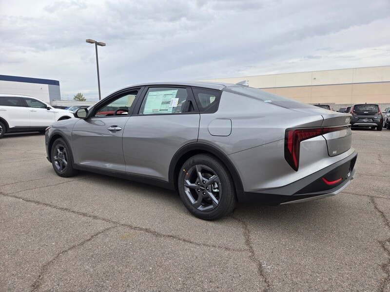 2025 Kia K4 LXS photo 3