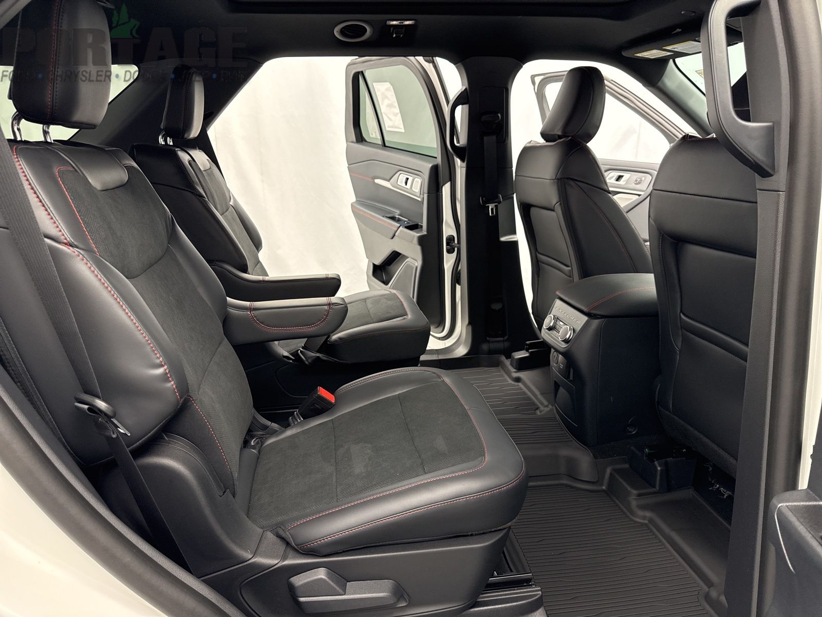 2025 Ford Explorer ST photo 35