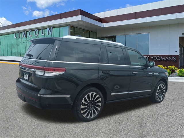 2023 Lincoln Navigator Black Label photo 2