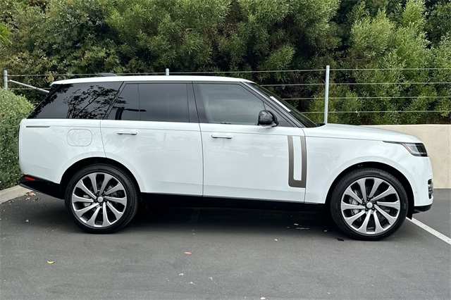 2025 Land Rover Range Rover SE photo 6