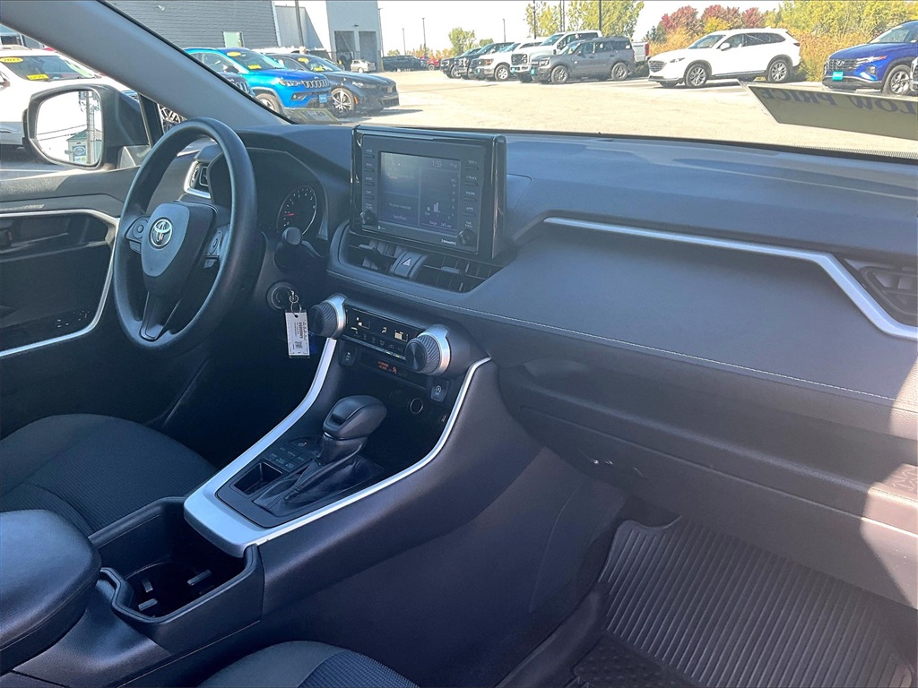 2022 Toyota RAV4 LE photo 14