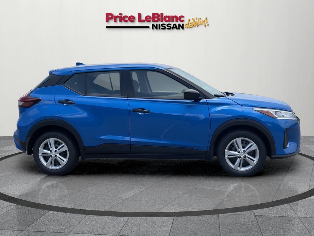 2025 Nissan Kicks Play S photo 8