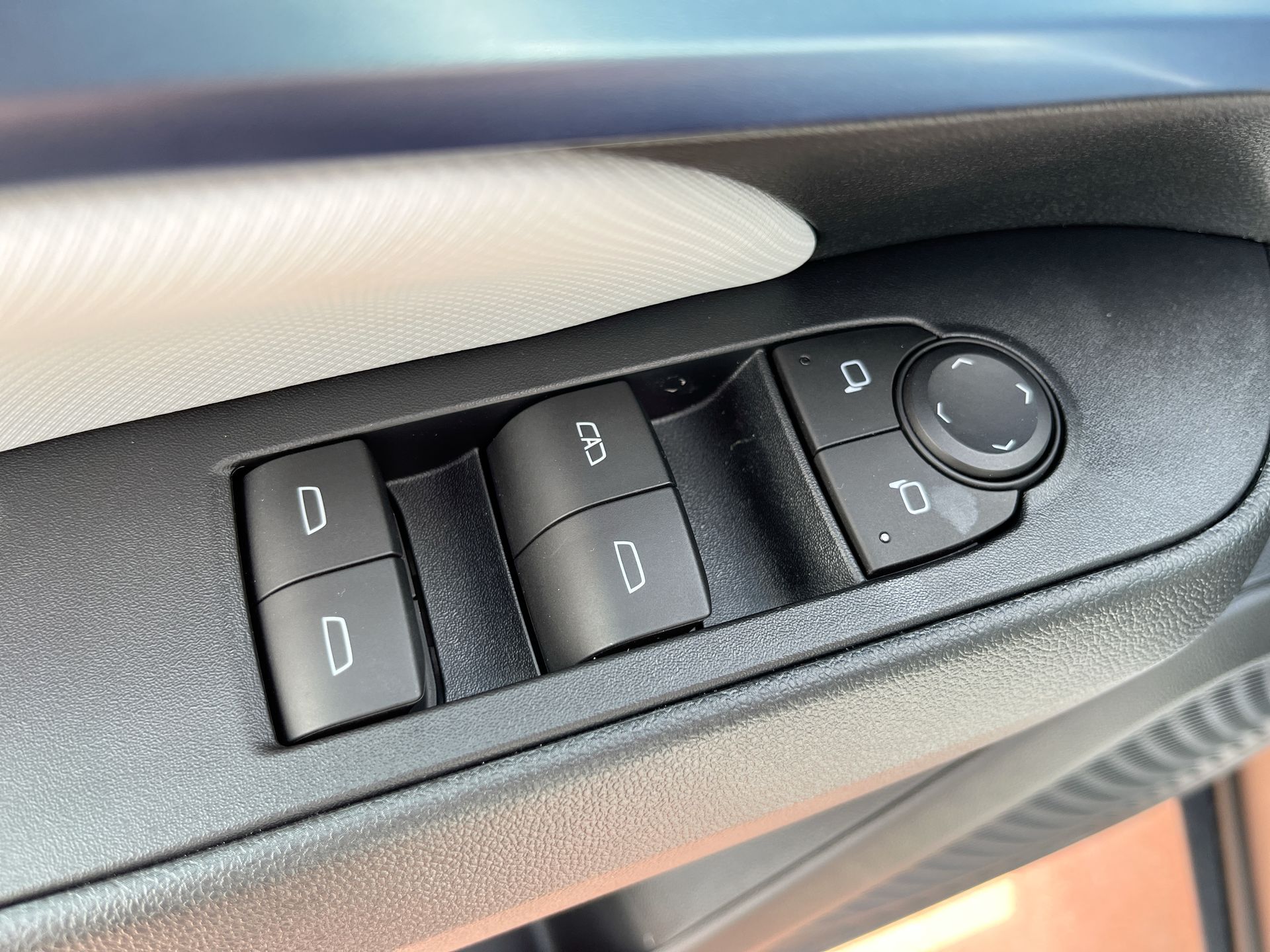 2025 Chevrolet Equinox EV 1LT photo 19